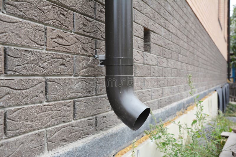 Gutter brackets and downpipe connection